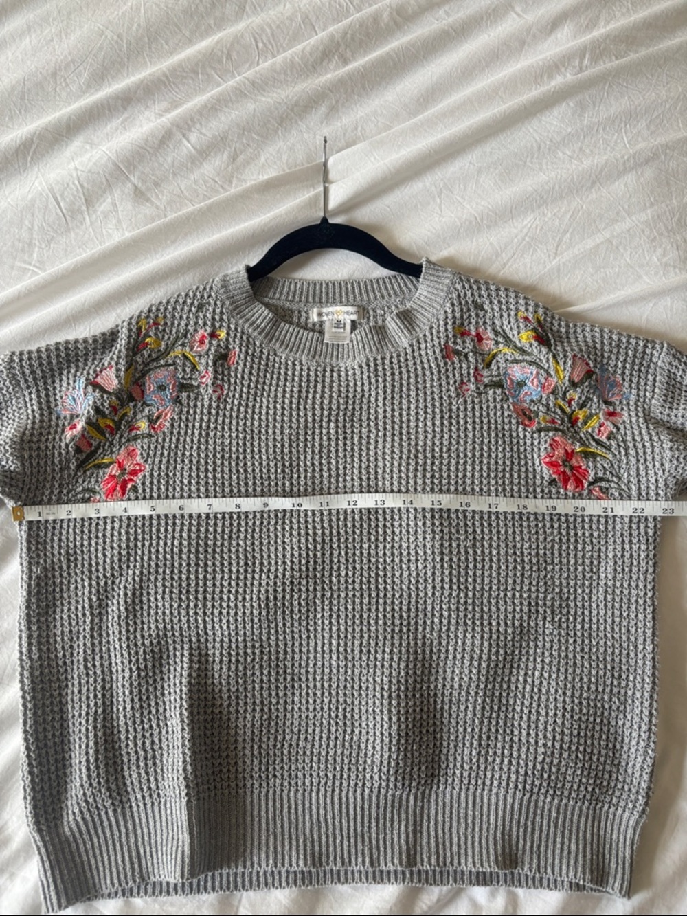 Vintage Grey Sweater with Floral Embroidery Details - Picture 4 of 5